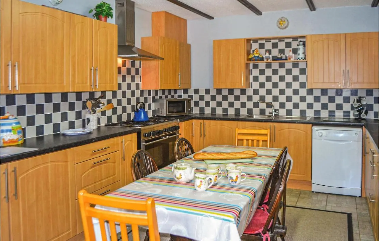 Ferienhaus 3 Bedroom Lovely Home In Poullaouen Kergouach Frankreich