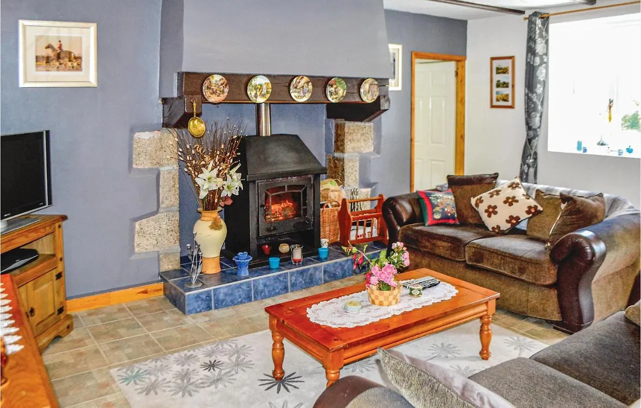 3 Bedroom Lovely Home In Poullaouen Kergouach